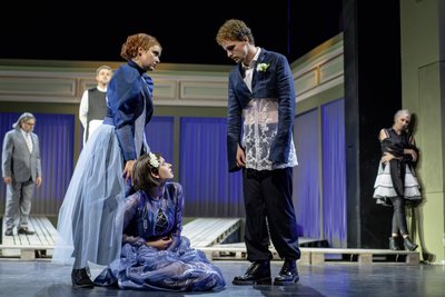 Es gibt keine Hochzeit: Udo Prucha, Marvin Thiede, Anna Bittner, Nadja Schimonsky, Benedict Friedrich und Marie-Loise von Gottberg (von links) in "Viel Lärm um nichts".