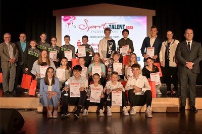 Sport-Talentewahl in Oelsnitz. Sieger, Platzierte, Ehrengäste und Organisatoren vereint.