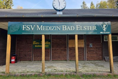 Wird hier bald Kreisliga-Fußball gespielt? Die Mannen des FSV Medizin Bad Elster haben Chancen aufzusteigen. Dabei war der Verein zu Corona-Zeiten kurzzeitig verschwunden.