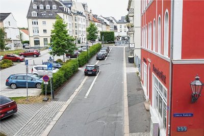 Die Obere Endestraße verleitet zur Raserei - deshalb plant die Stadtverwaltung dort jetzt ein neues Hindernis.
