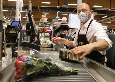 CDU-Bundespolitiker Marco Wanderwitz hat am gestrigen Mittwoch in Hohenstein-Ernstthal bei Edeka an der Kasse gesessen. 