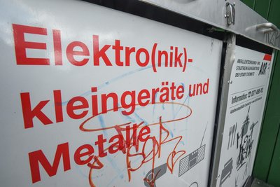 Ein Elektroschrott-Container im Stadtgebiet von Chemnitz.