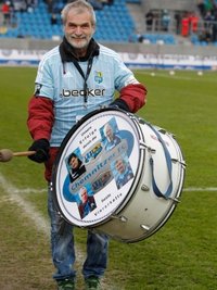 Jürgen Kurzbach trommelt seit 25 Jahren für den CFC.