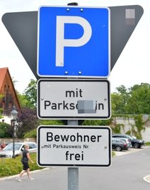 Der Parkplatz an der Geschwister-Scholl-Straße ist während des Bergstadtsommers für Anwohner freigegeben. Das gleiche gilt für den Platz an der Talstraße. 