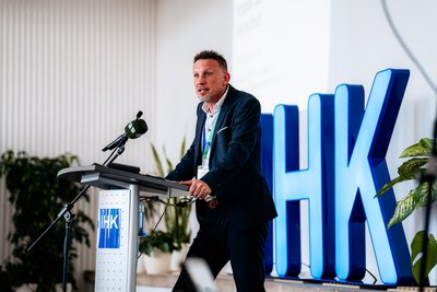 IHK-Präsident Thomas Kolbe warb im Wirtschaftsempfang in Freiberg für einen Abbau der Bürokratie, Planungssicherheit und europäische Zusammenarbeit.