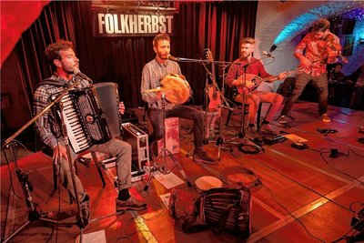 Die Musiker von Domo Emigrantes.