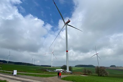 Kein seltener Anblick: Windräder in Mittelsachsen.