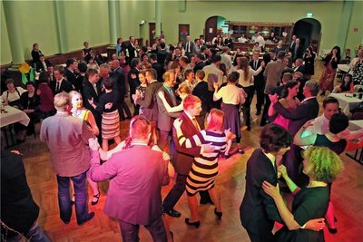 Bei Festen in seinem Gymnasium macht Till oftmals Musik und kümmert sich auch um die richtige Beleuchtung.
