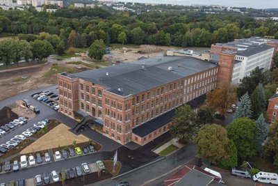 Der Klinkerbau an der Schulstraße wurde im 19. Jahrhundert für eine Baumwollspinnerei gebaut.