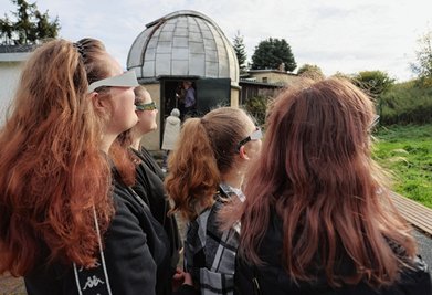 Jessica Kluge, Hedy Hochmuth, Sophie Richter und Melanie Gumpert (von links) auf der Suche nach der Sonne.