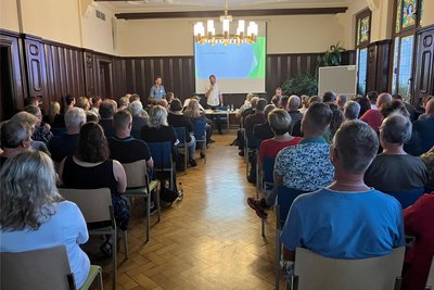 Nahezu alle Plätze waren bei der Bürgerversammlung im Ratssaal des Rathauses Lugau besetzt.