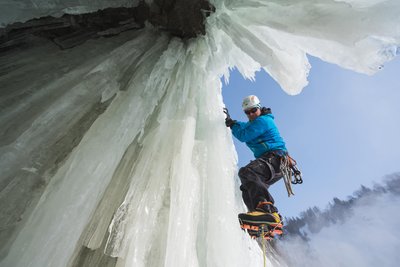 Eisklettern am Wasserfall von Montmorency ist nicht nur faszinierend für die Kraxel-Profis.