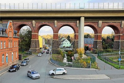 Das imposante Eisenbahnviadukt in seinem Heimatort soll eine Rolle im neuen Buch spielen. 