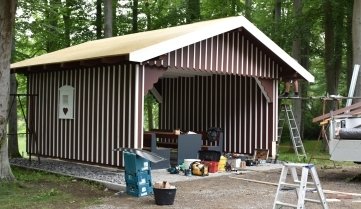 Die neue Sennhütte im Stadtpark wurde beschädigt. 