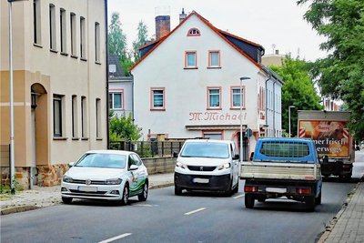 Die Parksituation auf der Leipziger Straße nördlich des Bismarckhains in Crimmitschau ist nach wie vor nicht ideal. 