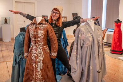 Die Ausstellung „Von Botticelli bis Yves Saint Laurent“ im Schloss Rochsburg.