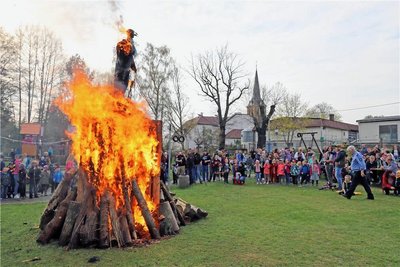 Beim Hexenfeuer in Hilbersdorf wird sogar eine selbst gebastelte "Hexe" verbrannt. 