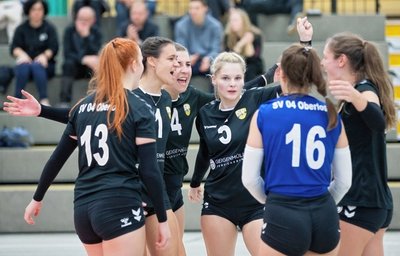 Die Volleyballerinnen des SV 04 Oberlosa waren beim Heimspiel am Samstag in der Plauener Helbig-Halle "on fire". Gegen die Volley Juniors Thüringen feierten sie einen 3:1-Erfolg.