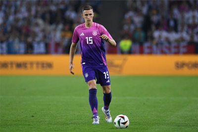 Nico Schlotterbeck köpfte in der vierte Minute den Ball nach einer Ecke zur vermeintlichen Führung ins dänische Tor. Doch weil Kimmich zuvor gefoult hatte, zählte der Treffer nicht. Leistete sich kurz vor der Halbzeitpause einen groben Schnitzer im eigenen Strafraum, der zum Glück nicht bestraft wurde. Sorgte sonst vorn für Gefahr, hinten für Ordnung. Note: 2,5.