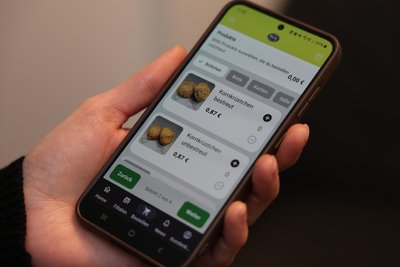 Nicht nur KI - auch über eine eigene App können die Kunden in der Bäckerei bestellen und bezahlen.