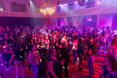 Um die 300 Mamas amüsierten sich am Samstagabend im Freiberger Tivoli auf der Tanzfläche.