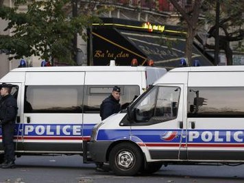 Polizei vor dem Bataclan-Theater in Paris: Hier starben die meisten der Terroropfer.