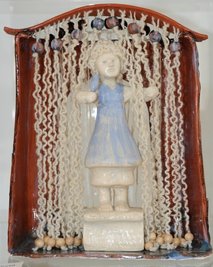 Kunstwerk von Doris Hanke "Vorhang auf für Caroline"