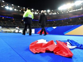 Eine französische Flagge im Stade de France: Das Stadion wurde ohne größere Zwischenfälle geräumt.