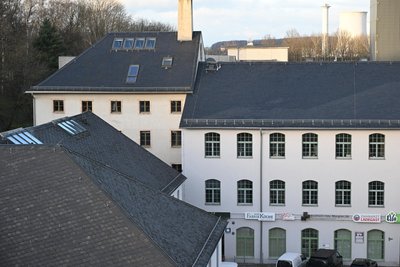 Der erste Bauabschnitt startete im Jahr 2000 mit dem Seitengebäude, in dem sich das heutige Restaurant „Ankh“ befindet.