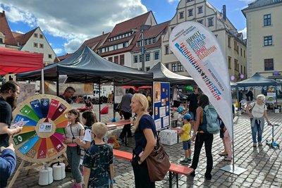 Der Verein Freiberger Agenda 21 präsentierte sich am 20. September 2023 auf dem Obermarkt in Freiberg beim Markt der Vielfalt.