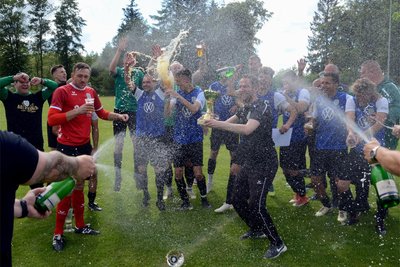 Die SpVgg Grünbach-Falkenstein besiegt Trieb mit 4:1 und ist damit Meister der Vogtlandklasse.