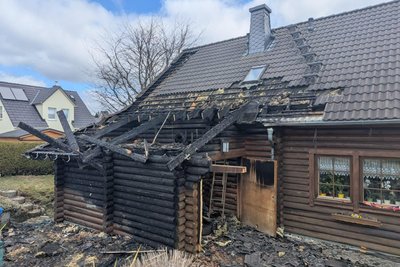 Dieses Bild von dem Haus in Elterlein bot sich am Tag nach dem Feuer.
