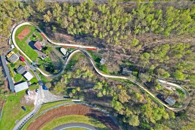Die Rodelbahn am Zwickauer Westsachsenstadion muss saniert werden, um weiterhin vom ESV Lok Zwickau und vielen internationalen Gästen genutzt werden zu können.