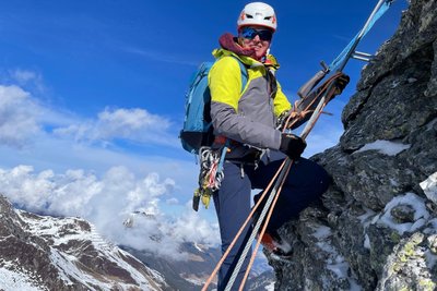 Bergführerinnen wie Tamara Unterberger kann man für den Winterklettersteig buchen, wenn man unsicher ist.