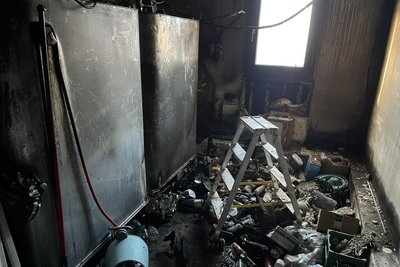 So sah es am Morgen nach dem Brand in Tellerhäuser aus. Die beiden Öltanks konnten von der Feuerwehr gesichert werden.