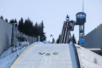 Für die Austragung einer Weltmeisterschaft müsste in der Vogtland-Arena zusätzlich eine 90-Meter-Schanze gebaut werden.