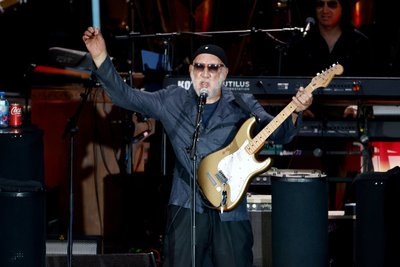 Pete Townshend, Gitarrist der Band The Who, beim Konzert der Band in Berlin Dienstagabend.