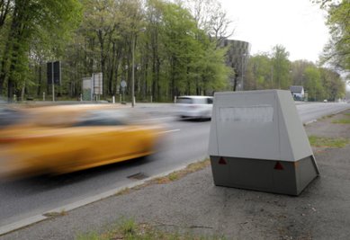 Der Superblitzer an der Leipziger Straße im April - auch hier wurde das Mess- und Fotofenster besprüht.