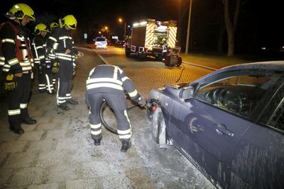 Der Brand ging von einem Reifen des Mazda aus.
