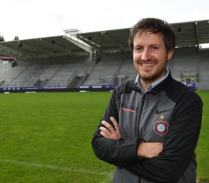 Der Cheftrainer des FC Erzgebirge Aue Hannes Drews