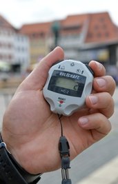 Am Eingang zu den Veranstaltungsbereichen werden die Besucher per Klicker gezählt. 