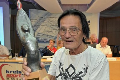 Seit 1983 hat sich Rolf Windisch dem Synchronschwimmen verschrieben. Das Engagement des Vereinsvorsitzenden des 1. SC Flamingo Zwickau wurde nun mit dem Sportförderpreis gewürdigt.