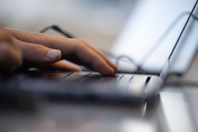 Vorsicht bei Horoskop-Webseiten: Viele Nutzer berichten von unerwarteten Rechnungen und Inkassoschreiben, obwohl sie nur kostenlose oder Test-Angebote genutzt haben.