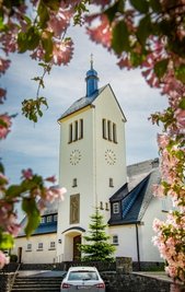 Die evangelische Kirche hat ein neues Dach: 100.000 Euro aus dem Leader-Programm ermöglichten es.