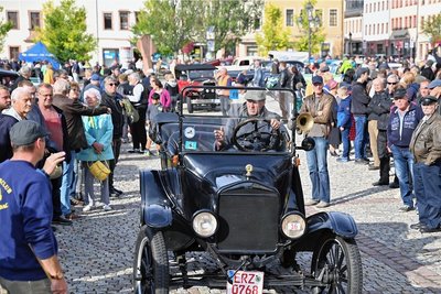 Olaf Brünnel aus Gornau ging mit dem ältesten Fahrzeug der Rallye, einem Fort T, Baujahr 1919, an den Start.