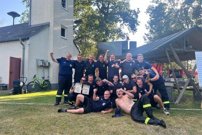 Gemeinsam mit der Feuerwehrsportgruppe Oelsnitz/Vogtland wurde sich über die erreichten Erfolge gefreut.