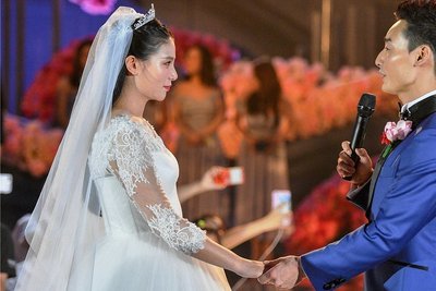 Am 25. Juni 2017 feierte das chinesische Traumpaar eine große Hochzeit mit mehr als 600 Gästen in Qin Kais Heimatstadt Xi'an. 