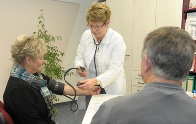 Uta Lehmann, Fachärztin für Allgemeinmedizin aus Reichenbach, wünscht sich mehr Zeit für ihre Patienten. Stattdessen sieht sie sich mit einer ausufernden Bürokratie konfrontiert. 