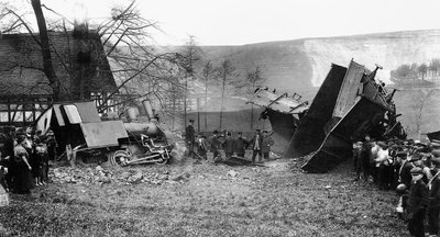 Am 17. Mai 1909 verunglückte in der Nähe des Bauerngutes Teichert in Pöhlau dieser Zug der Kohlenbahn.