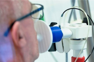 Lungenfunktionstest bei einem Corona-Patienten: Wird der Wert wieder so gut wie vorher? 